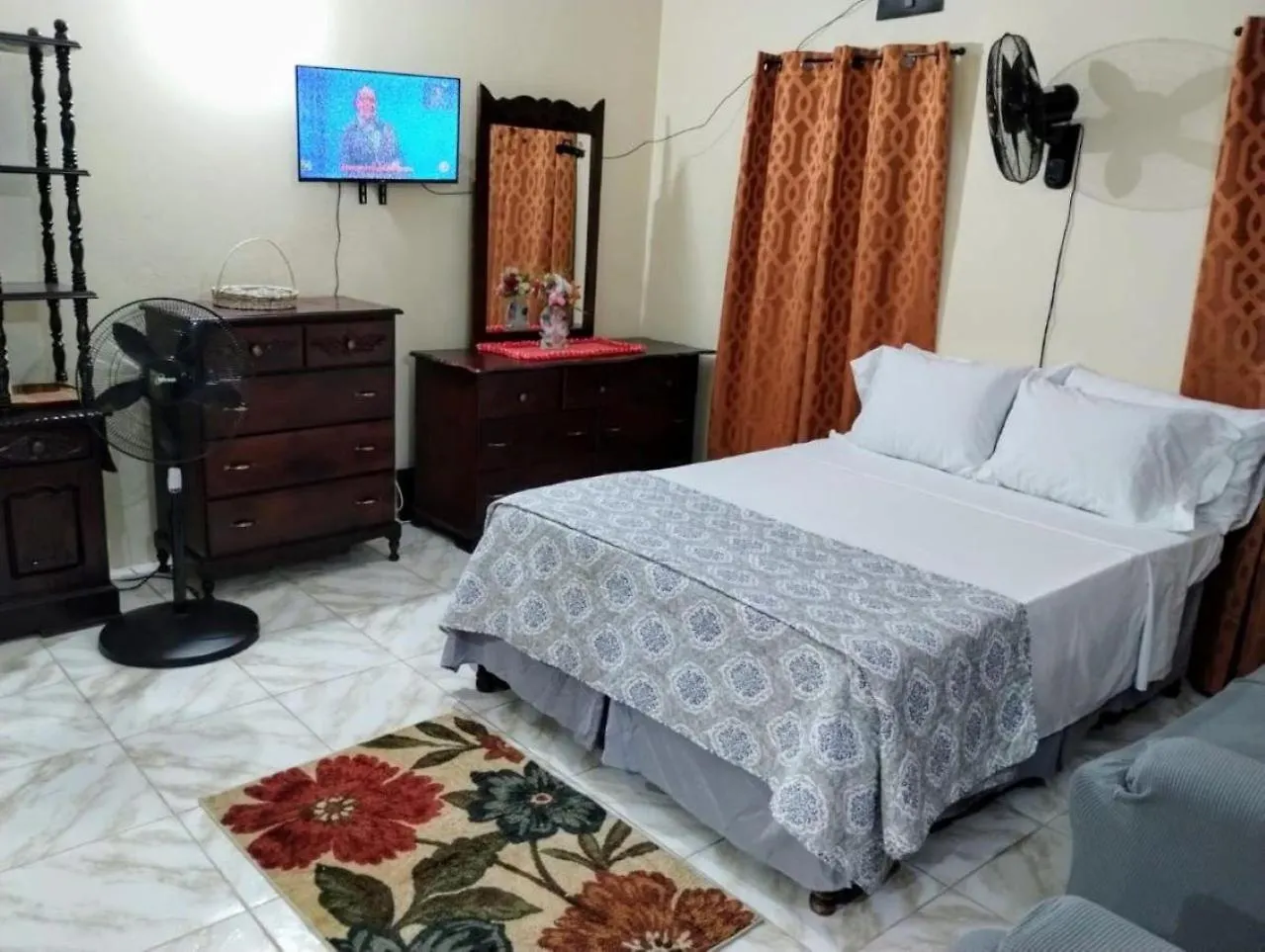 Diana'S Portmore Retreat בית אירוח